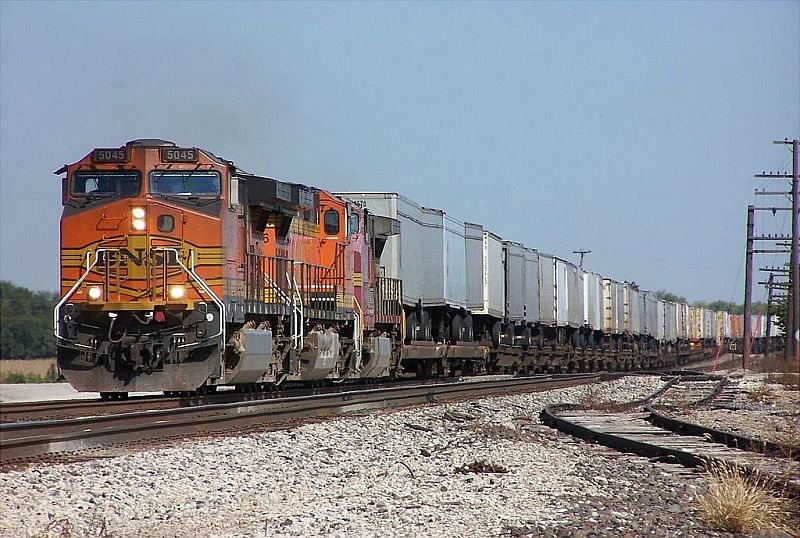 BNSF 5045 at Kinsman