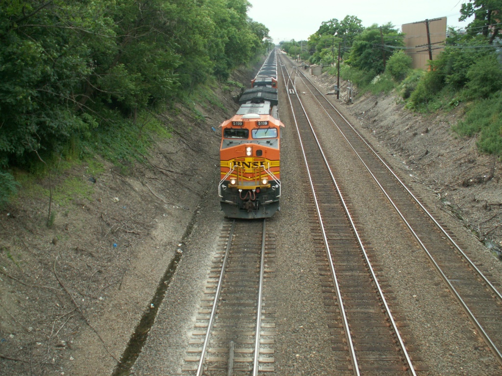 BNSF 5199 at Highlands