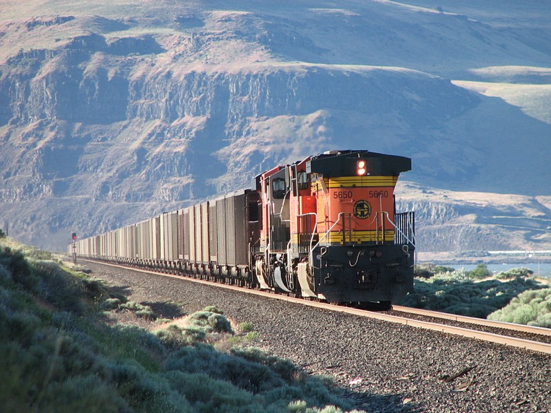 BNSF 5650 Eastbound DPU