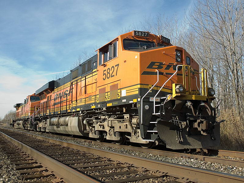BNSF 5827 & 5658