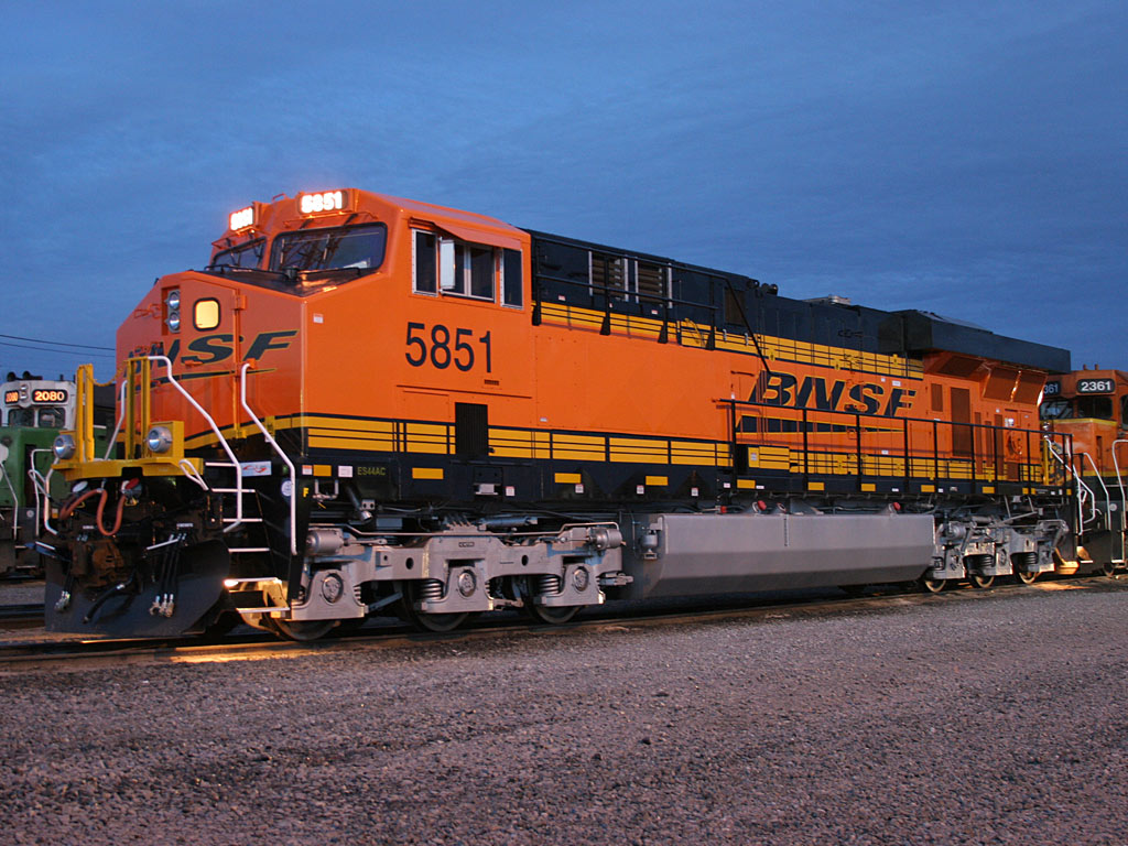 BNSF 5851 At Delta