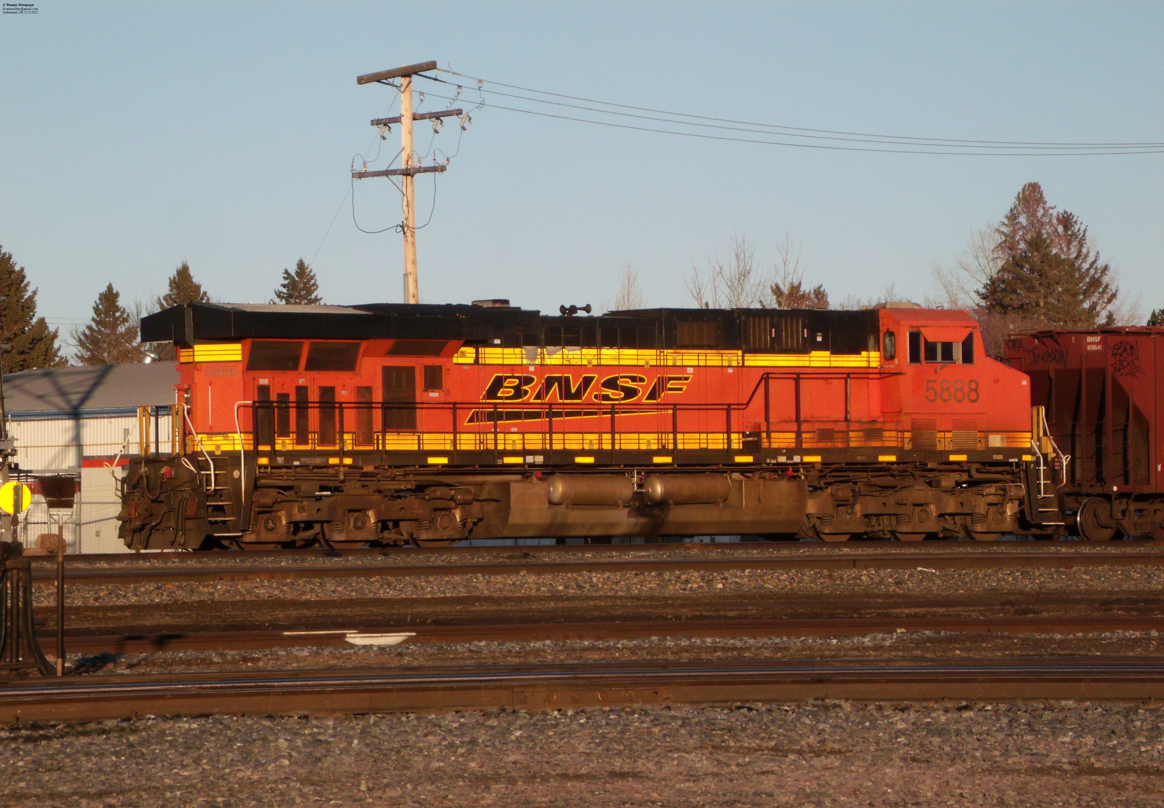 BNSF 5888 ES44AC