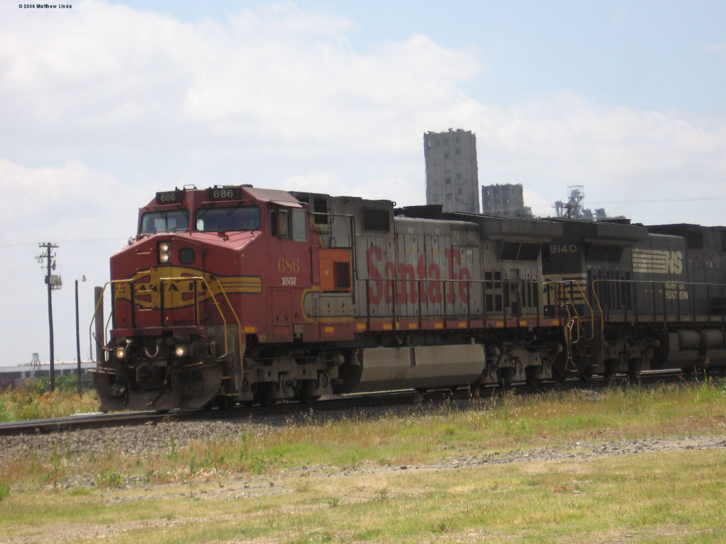 BNSF 686