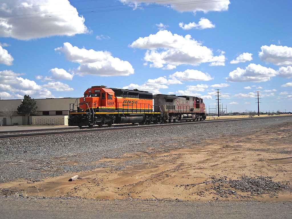 BNSF 6895 east