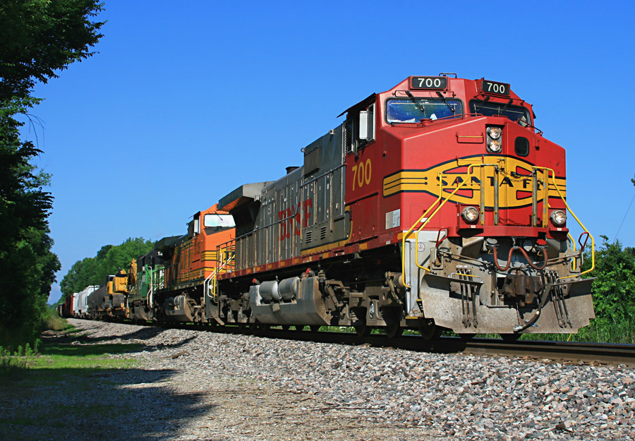 BNSF 700 SB