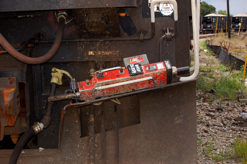 BNSF 7011 and 5053