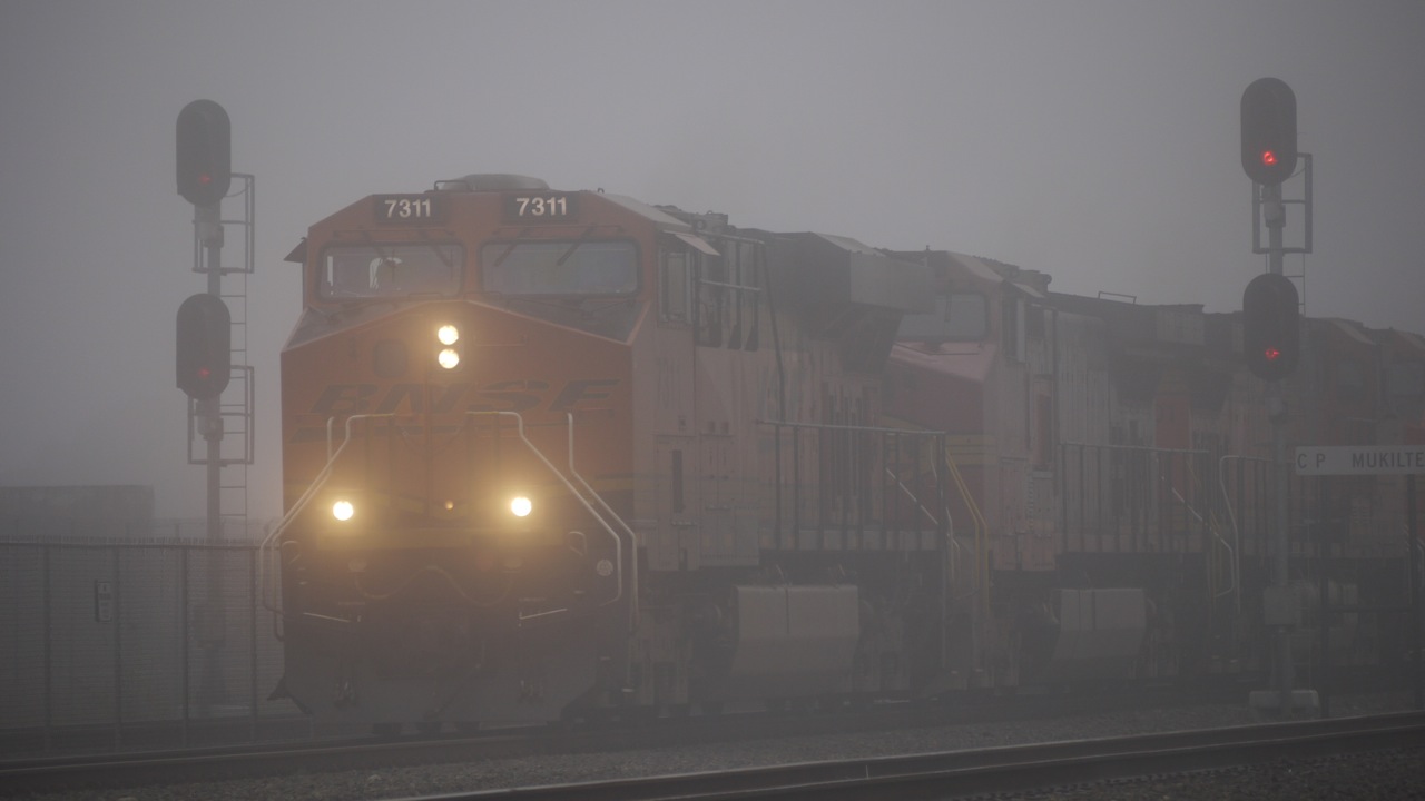 BNSF 7311 on a foggy morning.