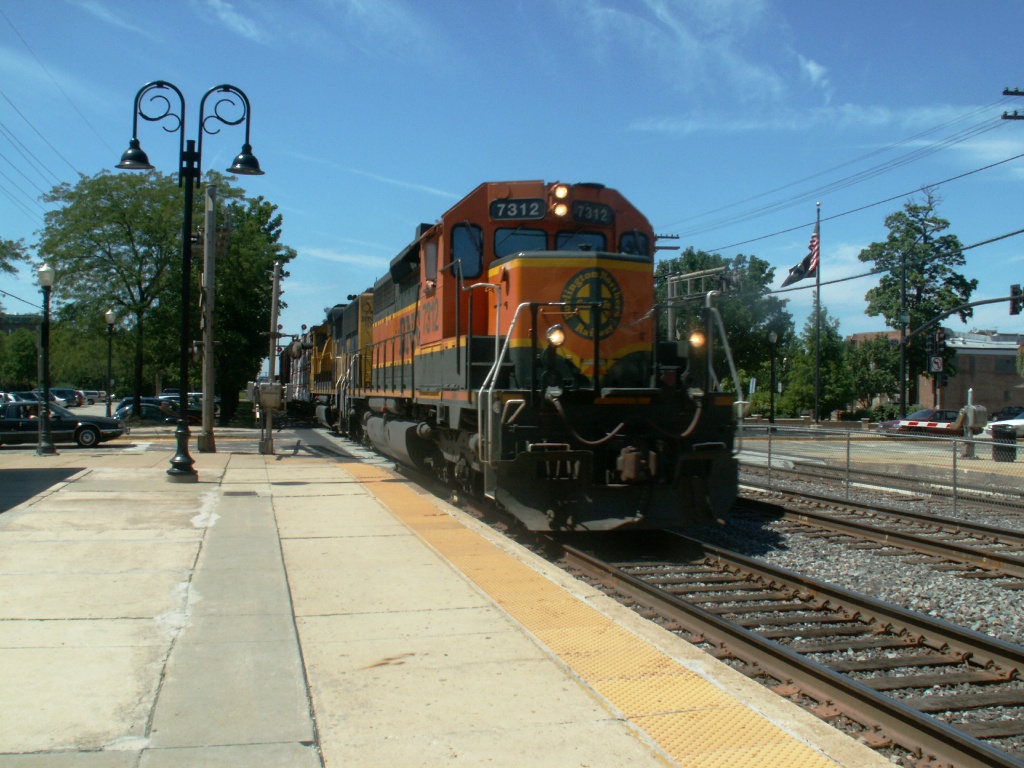 BNSF 7312 Rolls East