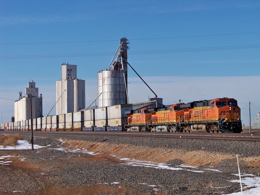 BNSF 7515 EB AT BLACK, TX