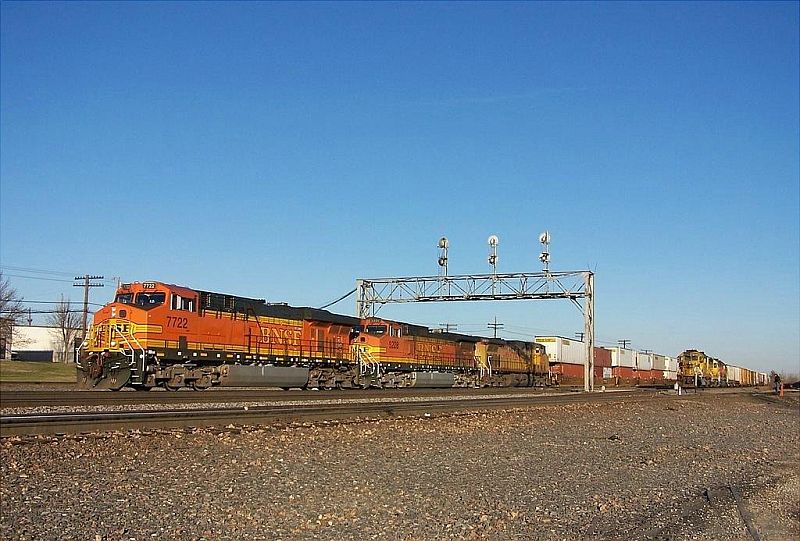 BNSF 7722 at Aurora