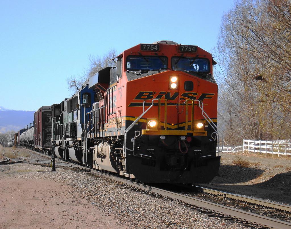 BNSF 7754 Approaching Longs Peak