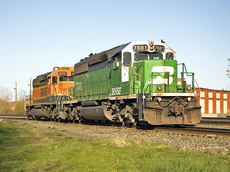 BNSF 7881 & 6717