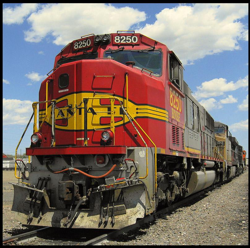 BNSF 825O...Leading Light Power