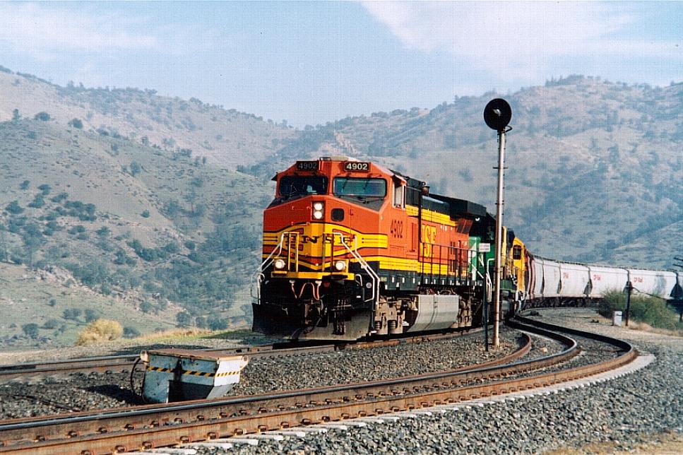 BNSF at Walong 11-24-02