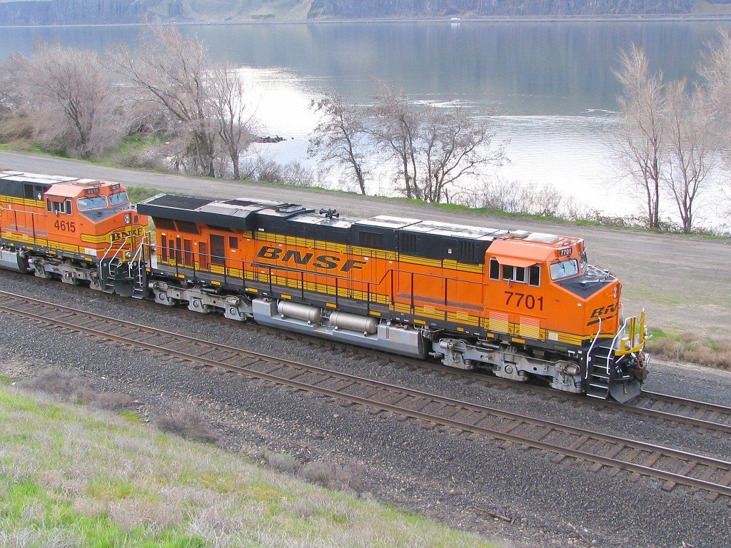 BNSF ES44DC 7701