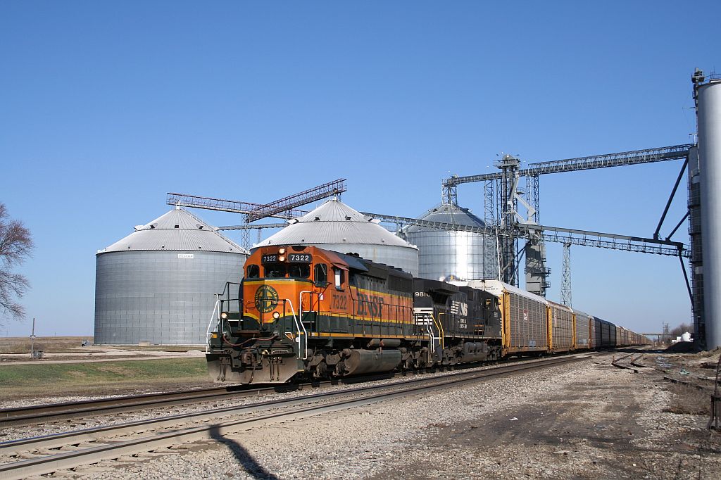 BNSF Ex-CN SD40-2 7322 at Ransom