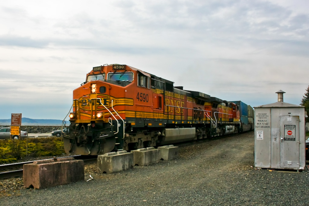 BNSF Garbage Train leaves Edmonds, WA