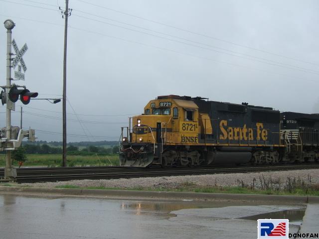 BNSF GP60 & NS DASH9.