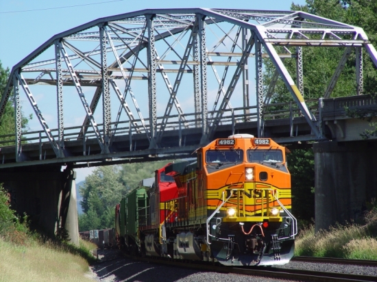 BNSF hoppers