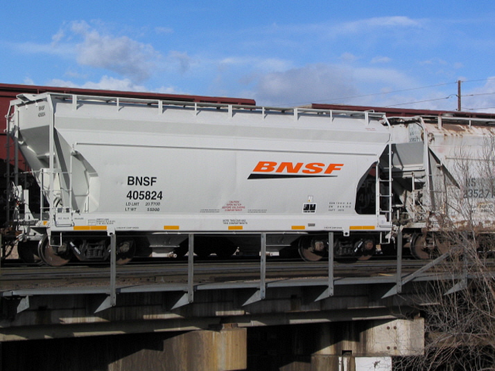 BNSF NEW BAR CAR