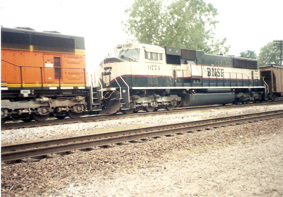 BNSF TRAINS AT MEMPHIS, TN