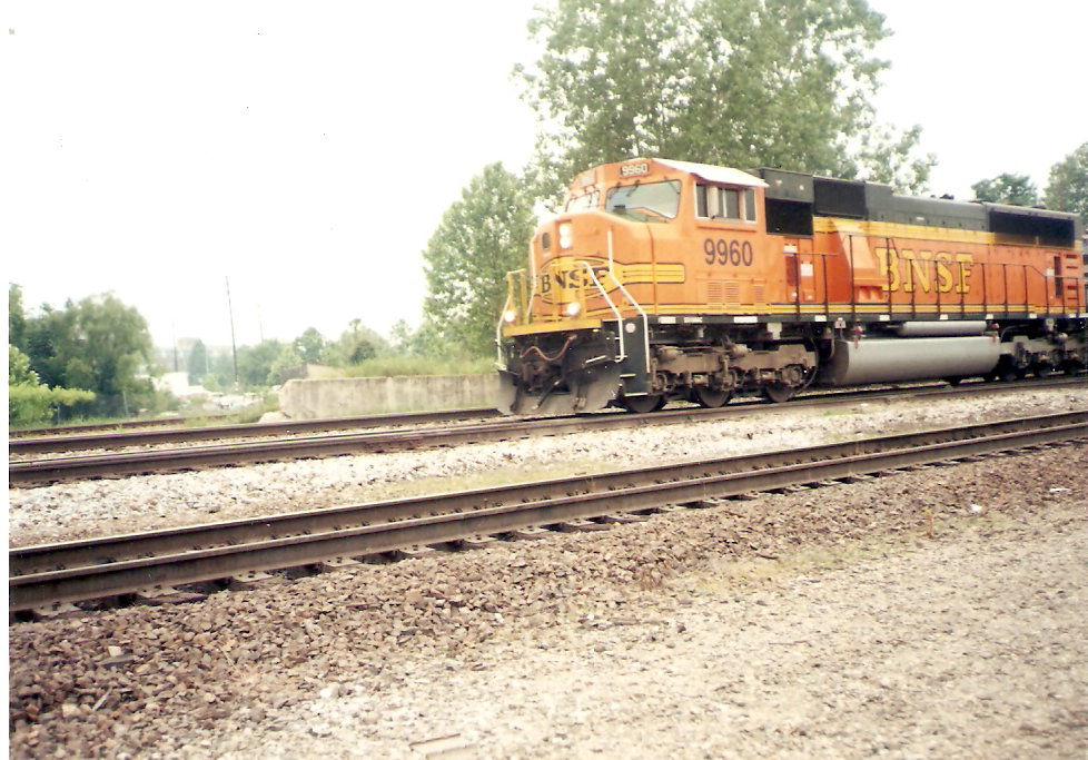 BNSF TRAINS AT MEMPHIS, TN