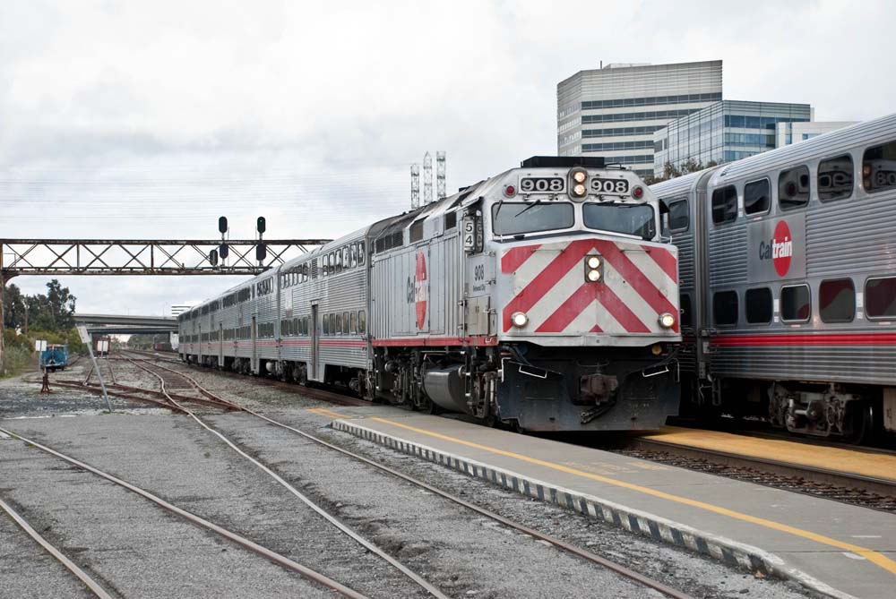CalTrain 908 Arriving at the South City Station