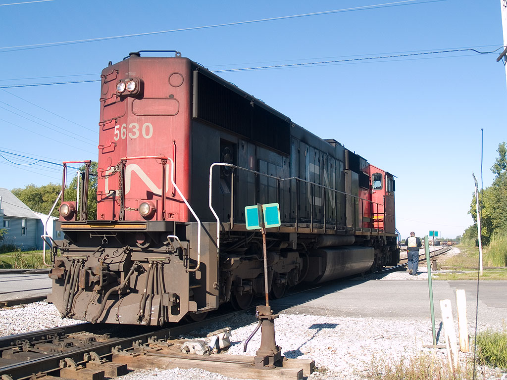CN 5630 completes the turn around the wye