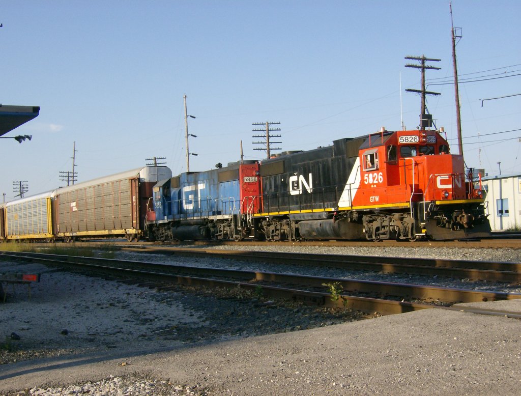 CN 5826/GTW 5858 s/b Walbridge, OH Sep 20 2007