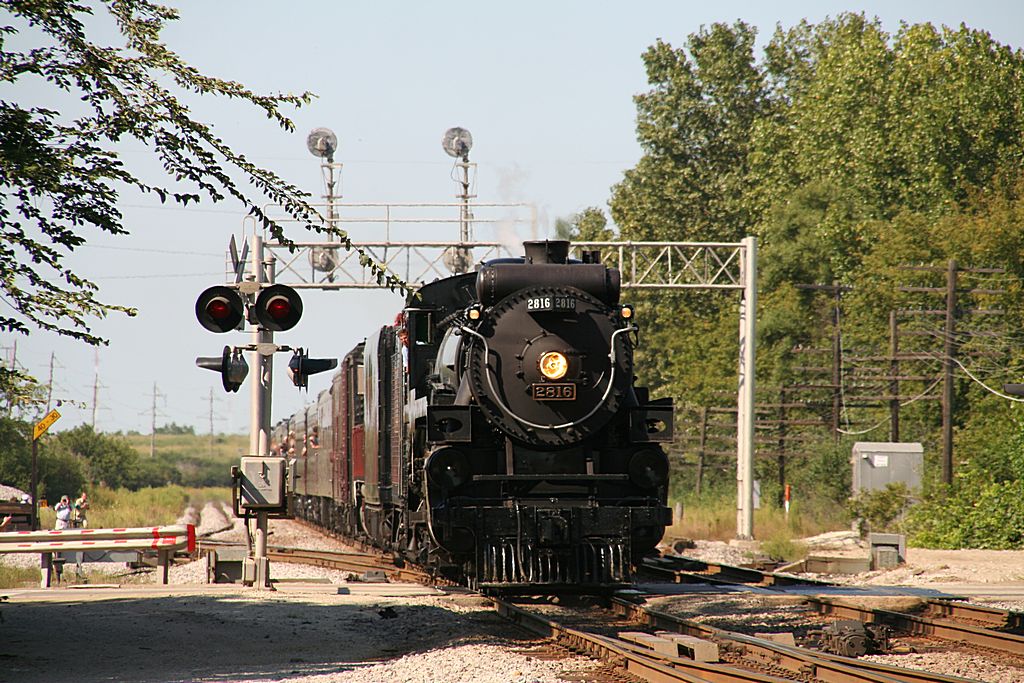 CP #2816 pulls excursions in Wisconsin and Illinois