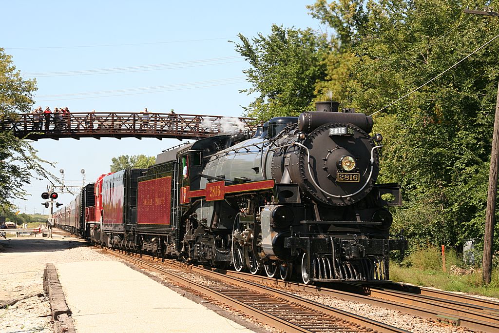 CP #2816 pulls excursions in Wisconsin and Illinois