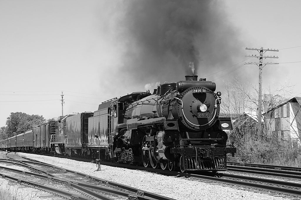 CP #2816 pulls excursions in Wisconsin and Illinois
