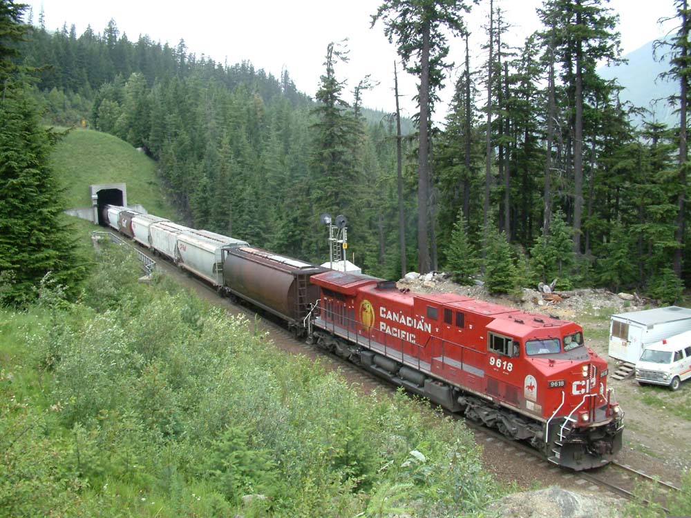 CP 9618 West at Bear Creek BC