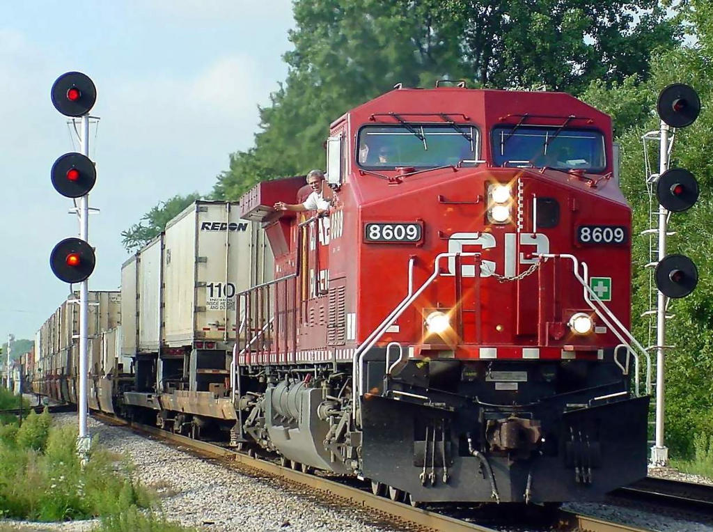 CP Eastbound crew waving