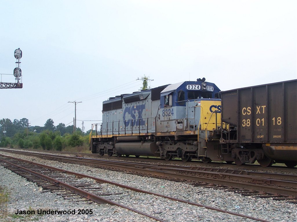 CSX 8324 shoving back