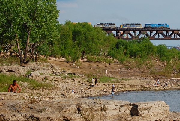 CSXT Q573 at the old pennsylvania bridge