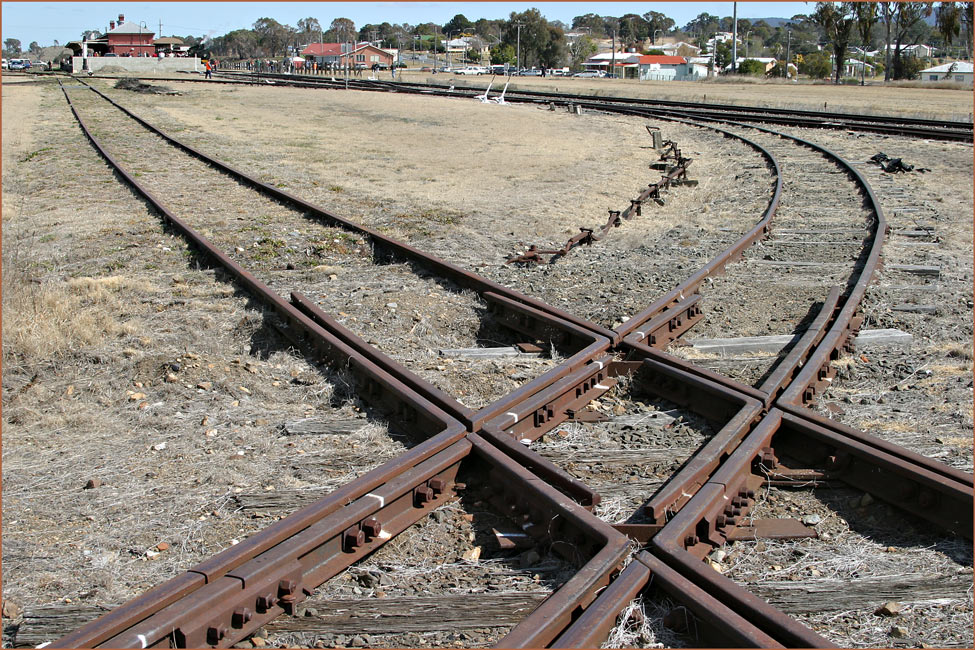Dual-Gauge Diamond