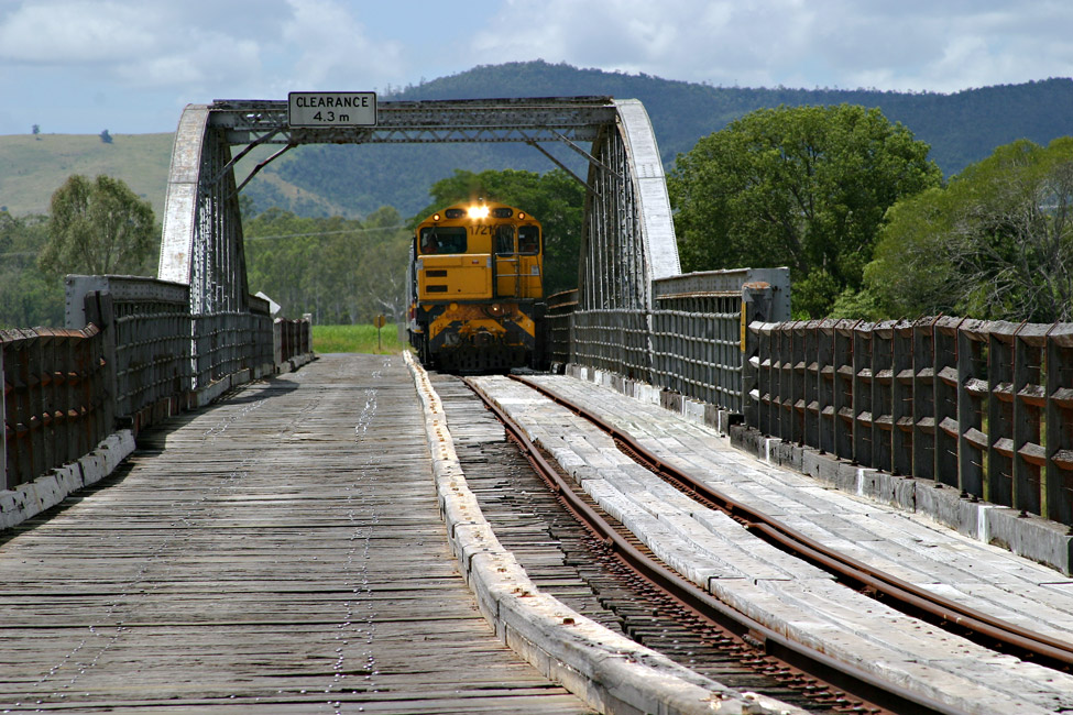 Easing onto the Dickabram Bridge