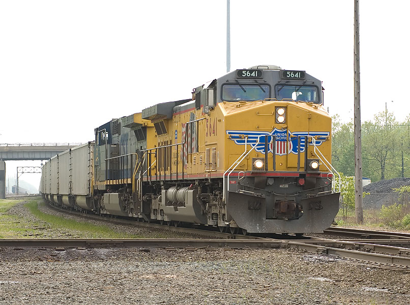 Eastbound CSX loaded coal train V740