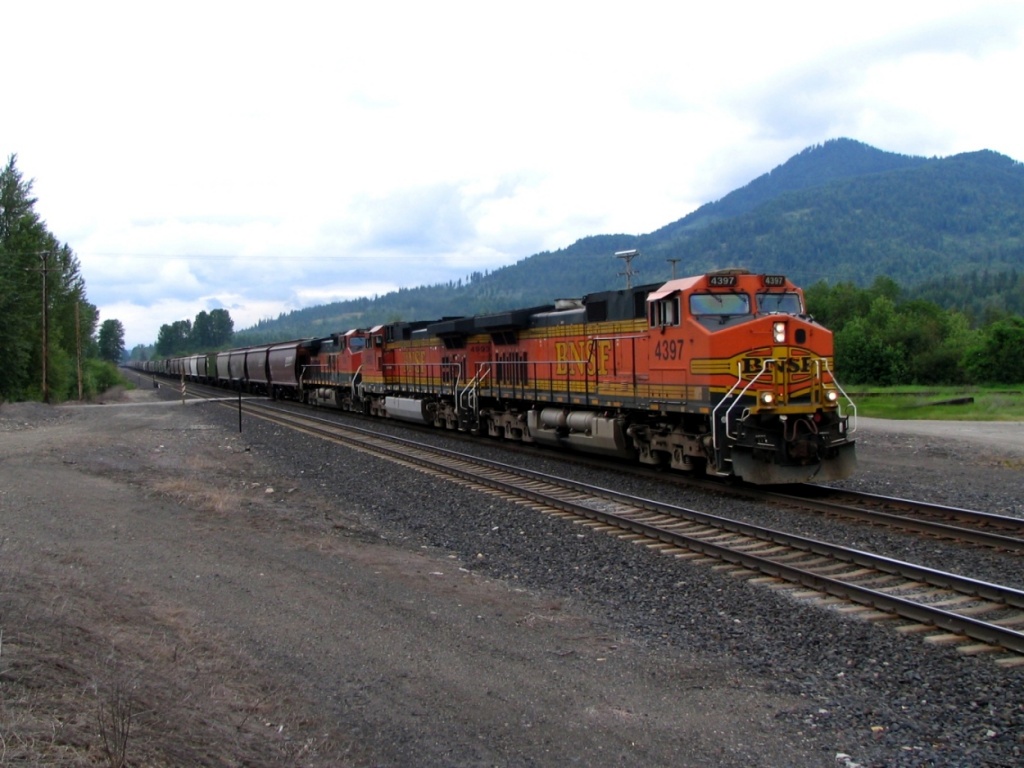 Eastbound Grain Train on the Funnel near Sandpoint