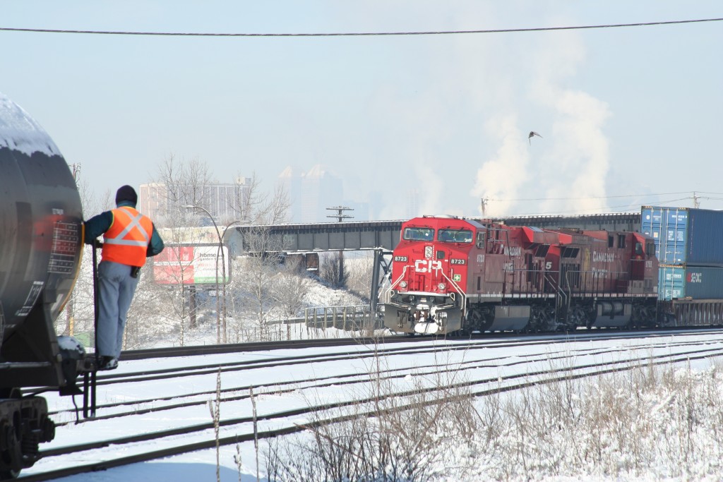Eastbound Intermodal Leaving Alyth Yard