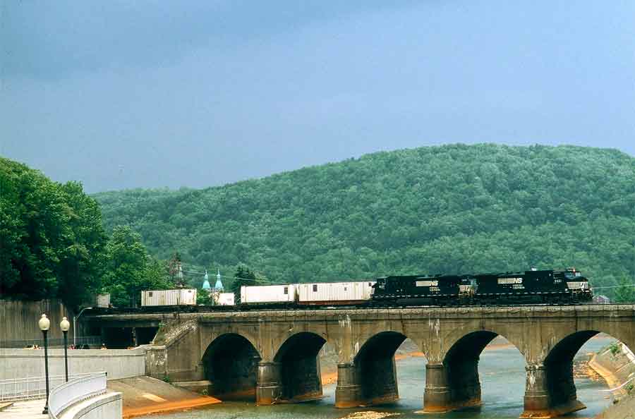 EB Intermodal Crosses Conemaugh Riv.