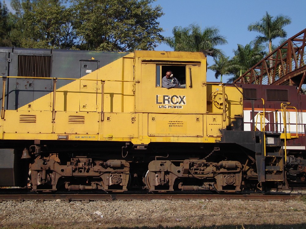 EFVM 9537