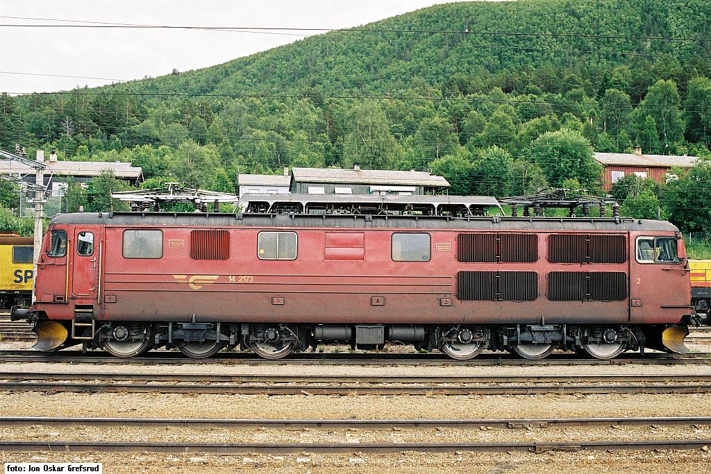 El14 at rest at Dombs station