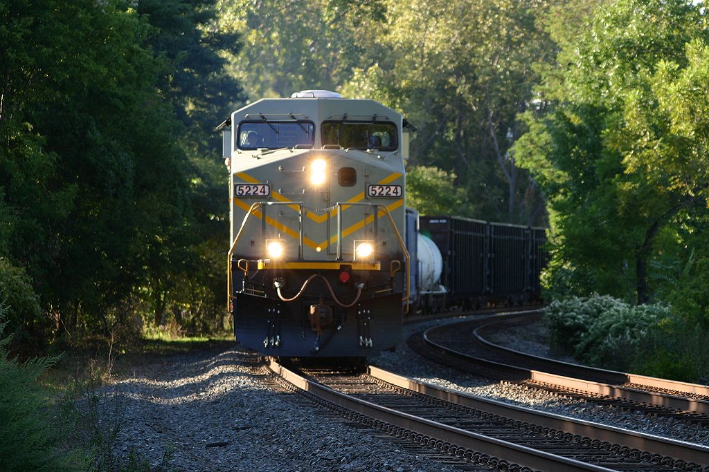 ES44DC's south of Newburgh