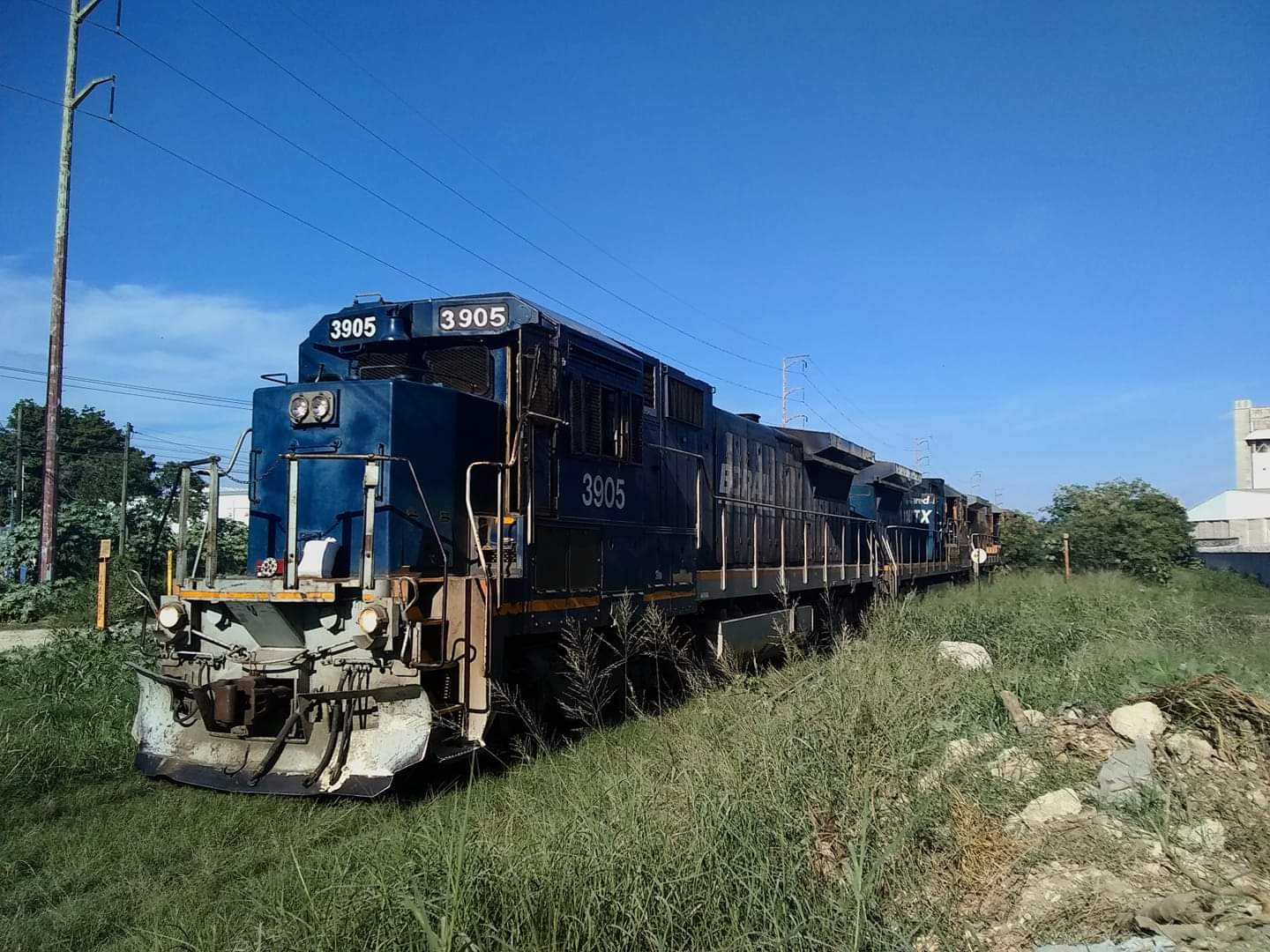 General Electric B39-8E #3905 y Par de B40-8 #1852 & #1855