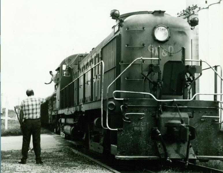 GM&O receiving orders at Delavan
