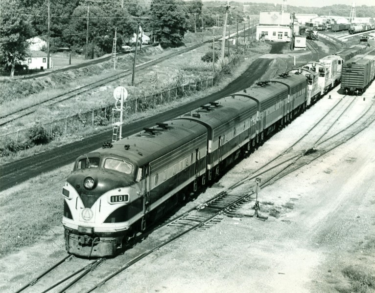 Illinois Terminal St Louis- Peoria train