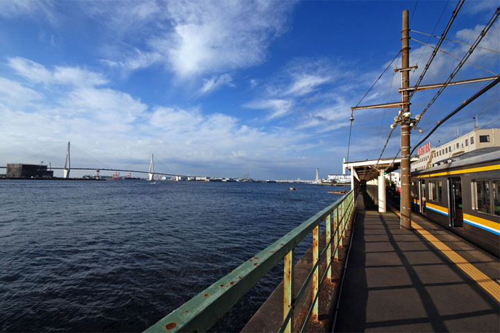 JR Umi-shibaura Sta.