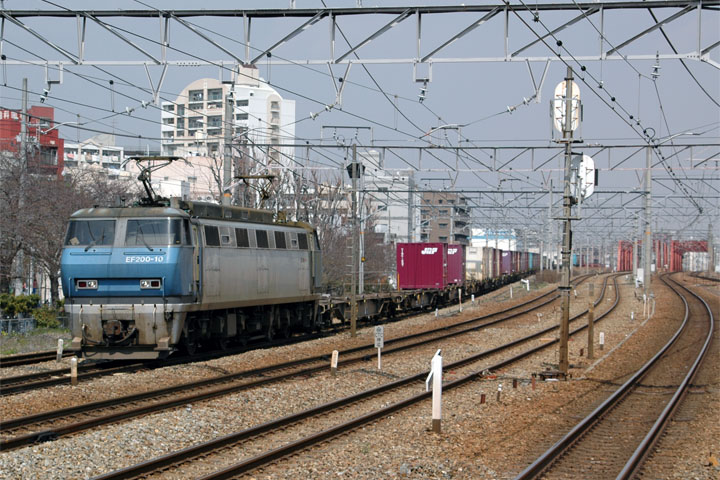 JRF EF200 at Higashi-yodogawa